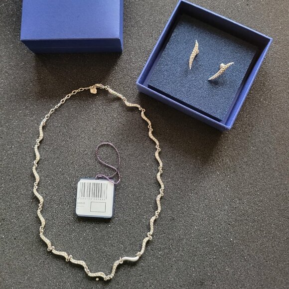 SWAROVSKI Crystal Jewelry Set (Necklace + Earrings) *EXCELLENT CONDITION* - Picture 1 of 7